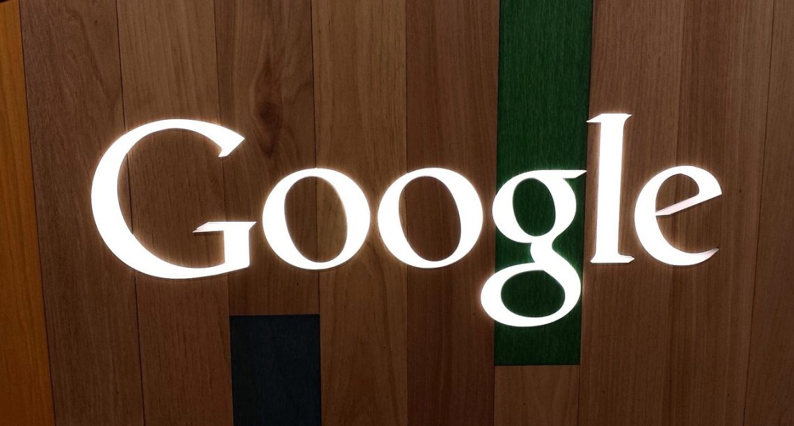 Google Background Kayu