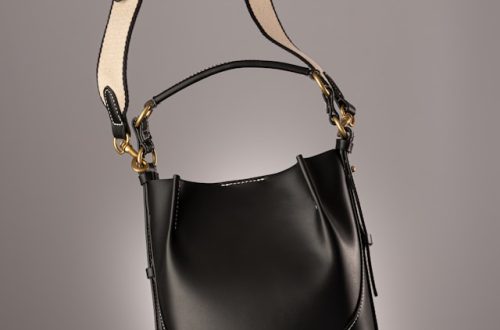 Sling Bag berwarna hitam