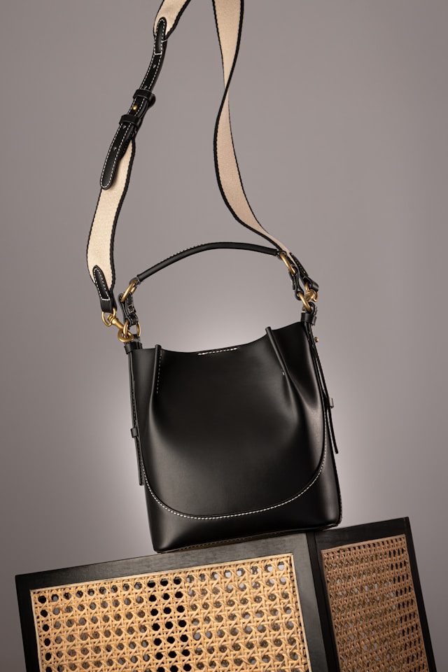 Sling Bag berwarna hitam